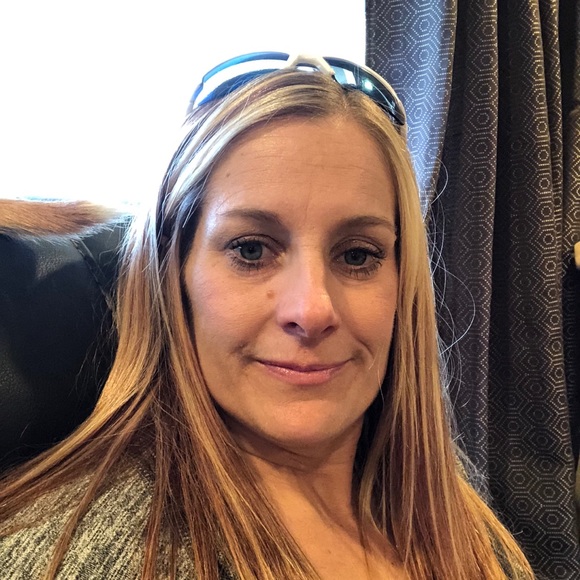 Meet your Posher, Stephanie - Picture 1 of 1